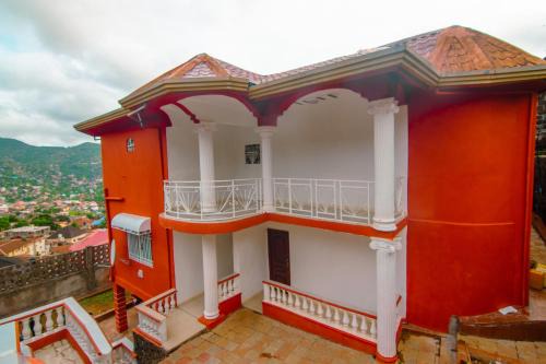 Freetown House | Mountains View Villa