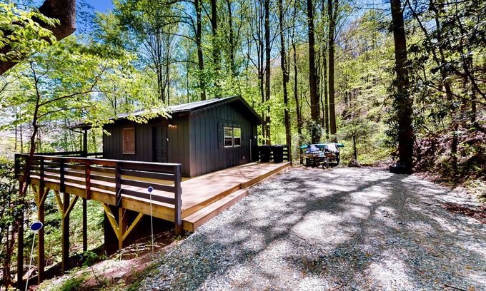 Topton House | Mountainside escape with Nantahala Lake views & serene deck - dog-friendly