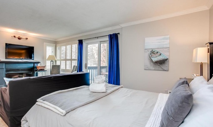Craigleith Apartment | Mountainside Resort Condo at Blue