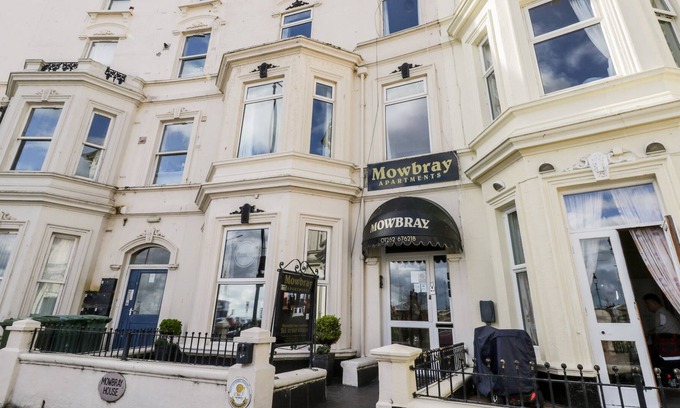 Bridlington Old Town Apartment | MOWBRAY 2, pet friendly, country holiday cottage in Bridlington