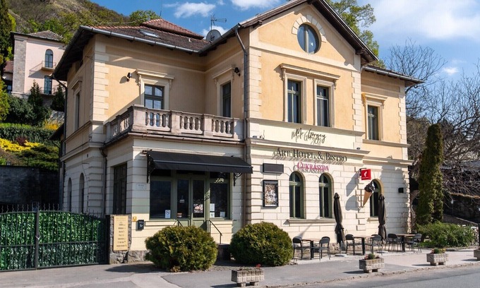 Szentendrei Hotel | Mr. Görgey Art Hotel & Bisztró