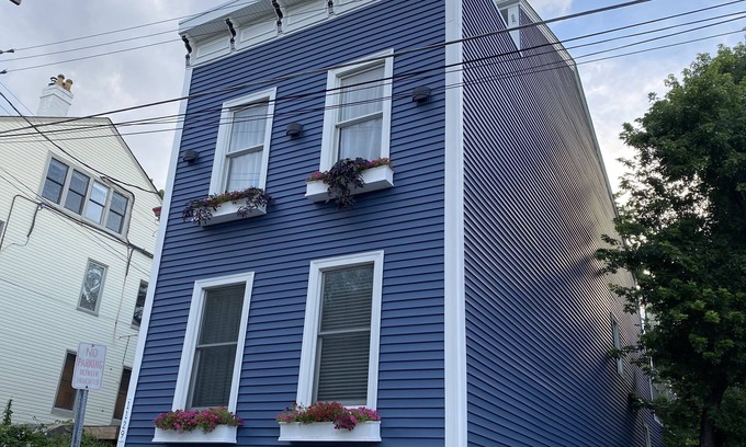 Mount Adams Apartment | Mt. Adams1st flr 2-bdrm apt w/courtyard. Parking! No cleaning fee!