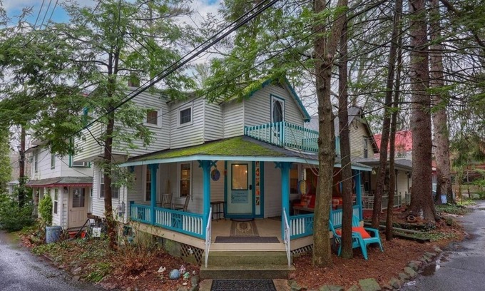 Mount Gretna Heights Cottage | Mt. Gretna Gem w/ Huge Porch!