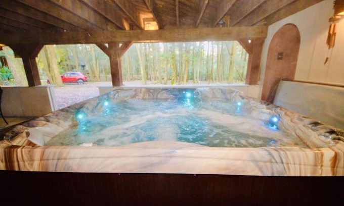 Pocono Pines Ski Chalet | Mt. Maplewood Split Lodge