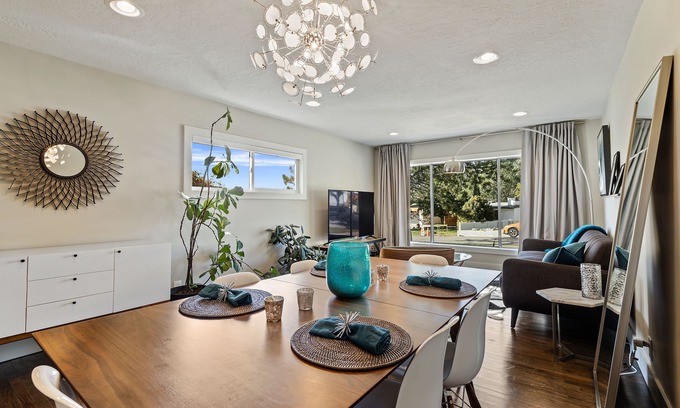 Olympus Cove House | Mt Olympus Modern – Great Location - Entire House