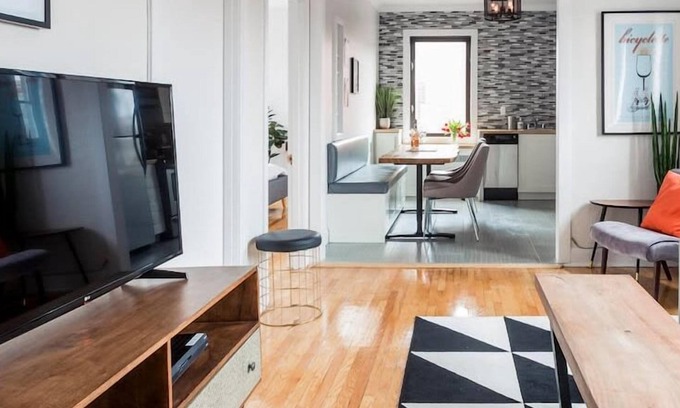 Plateau Mont Royal Apartment | MTLVR #04 | Live like a local, sunny patio, A/C