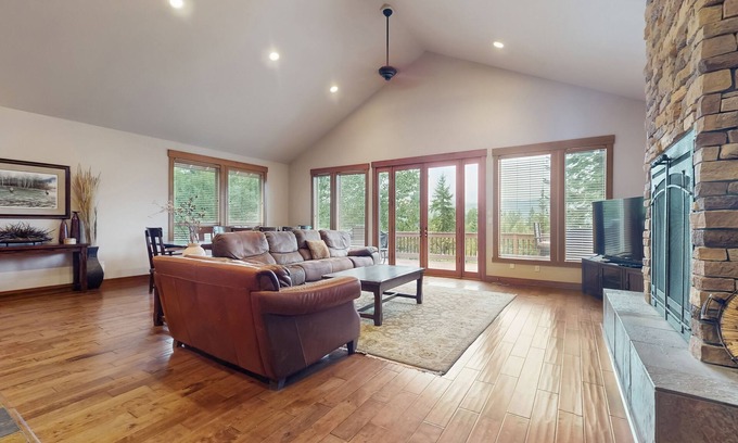 Cle Elum Cabin | Mtn-view cabin with private hot tub, game room, firepit, large deck, fireplaces