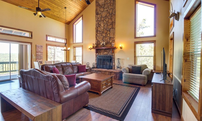 Show Low Cabin | Mtn-View Hilltop Hideaway w/Deck in Show Low