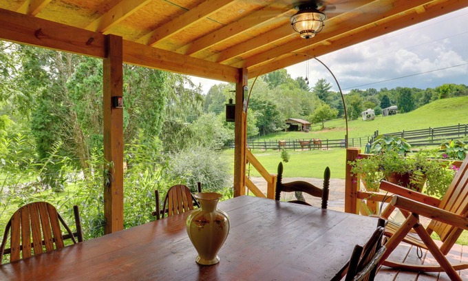 Warne Cabin | Mtn-View Warne Cabin: Hot Tub, Wine Cabinet!