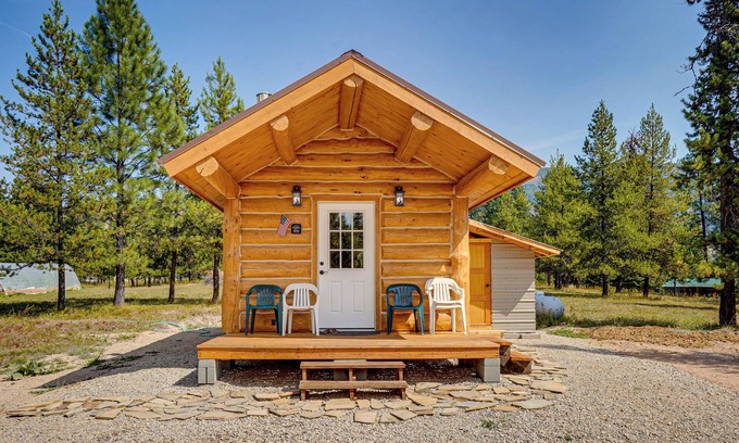 Trout Creek Apartment | Mtn Views & Fireplace: Cozy Trout Creek Tiny Home