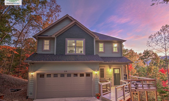 Skyland House | Mtn. Views, Hot Tub, Garage w/EV Charger, 10 min. to DT and Biltmore House