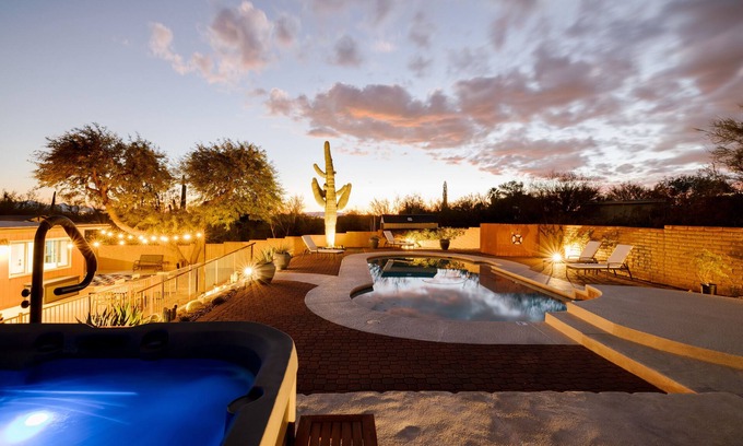 Tres Lomas North House | Mtn views, pool, hot tub, fire pit/2 King suites/game room/modern & luxe