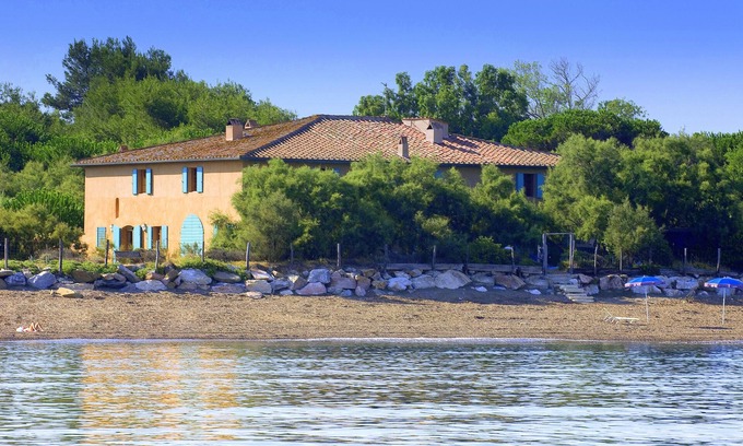 Piombino House | Much loved seaside rental home for 8/10 in stunning unspoilt Tuscany.