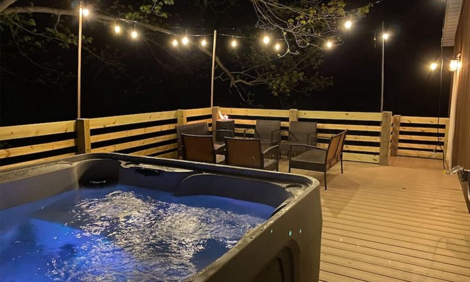 Canandaigua House | Mud Creek Lodge .1 mi to Bristol Mountain/Hot Tub/Creek