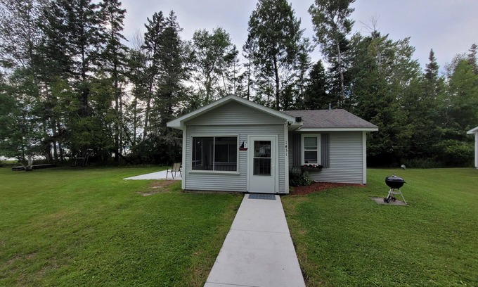 Mullett Lake Cottage | Mullett Lake Gem n2-bedroom cottage on the water in Cheboygan with AC