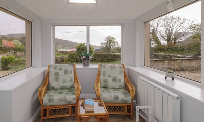 Donegal Cottage | MULROY COTTAGE, family friendly, with open fire in Downings