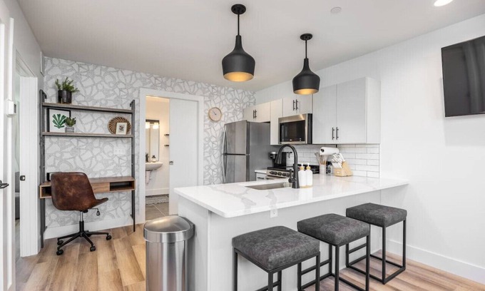 Hillsboro Village Condo | Multi-Condo Building Sleeps 58 with 7 Units, 15 Bedrooms, 22 Beds & Free Parking