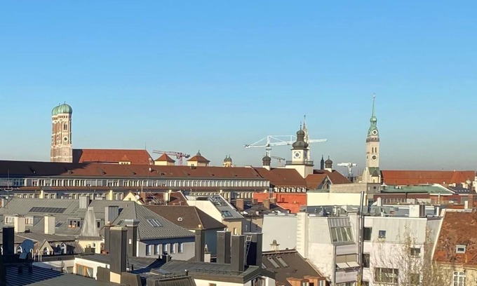 Ludwigsvorstadt-Isarvorstadt Apartment | Munich Best Location - Top Floor Apartment - Great Views