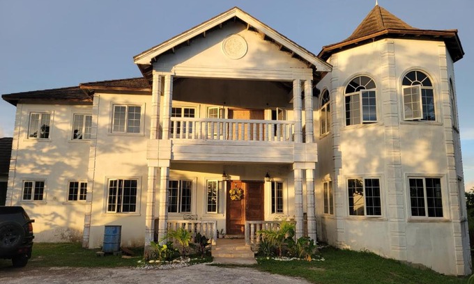 Epworth Villa | Munzel rustic retreat