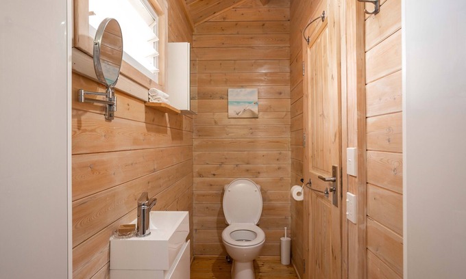 Bouvet Island Cottage | Muri Motu Outlook Cottage 3