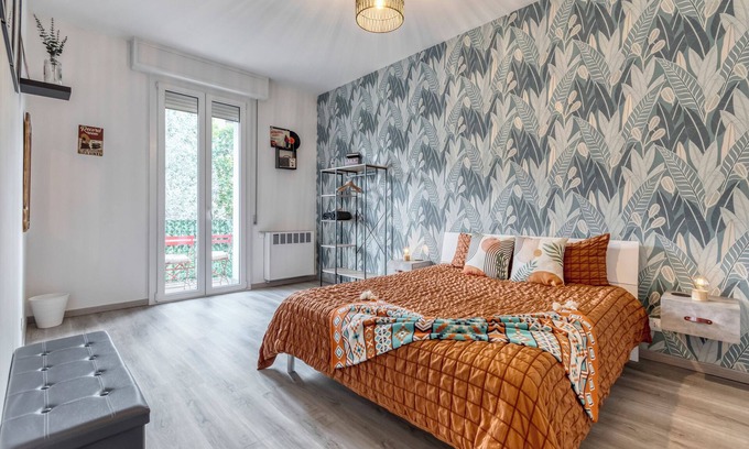 San Donato-San Vitale House | Music room with shared bathroom and private balcony