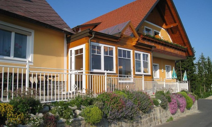 Glanz an der Weinstrasse Bed & Breakfast | Muster Bernhard und Gertrud vlg. Trautenhof