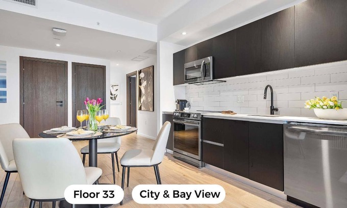 Downtown Miami Apartment | MVR Top-floor 3BR Stay with skyline views