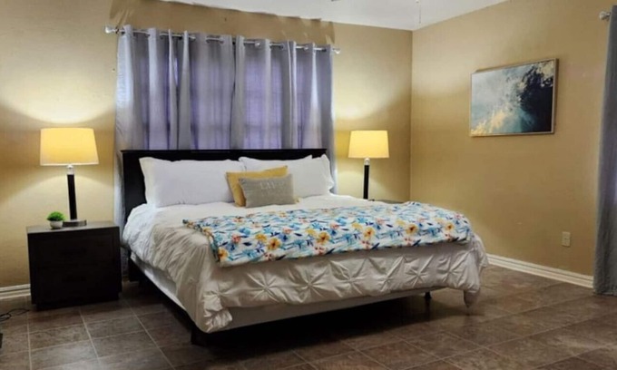 Midwest City House | MWC - Sandra · Charming Centrally Located Home