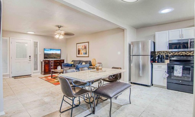 El Paso House | My Cozy Duplex A in the Heart of West Side