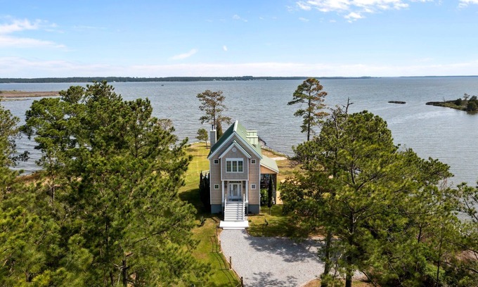 Merritt House | My Pointe of View - Spectacular Pet Friendly Waterfront with Views!