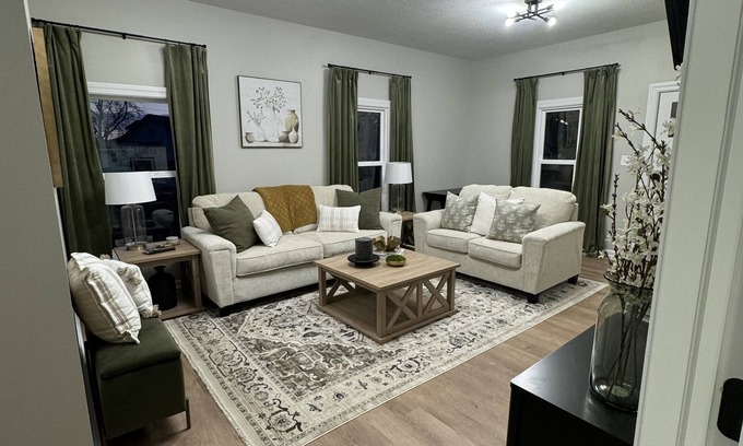 Creston House | Myrtle Lane home, nestled just minutes away from downtown! Newly remodeled