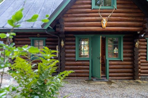 Orkelljunga Municipality House | Mysig timmerhus i skogen med privat bastu nära sjön