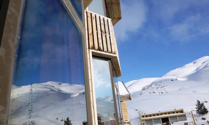 Kfardebian Apartment | MzaarViews Chalets