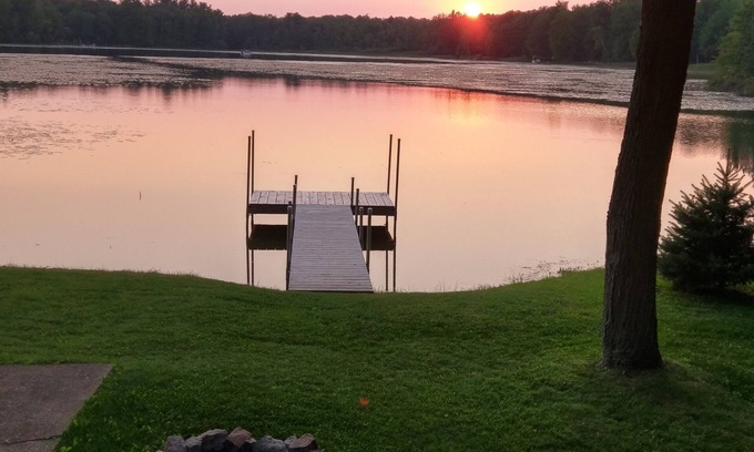 Shawano House | n Enjoy Our Cabin And Sunsets, On Peaceful , Non-Motorized Lulu Lake