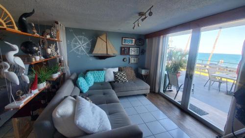 Cabezas Apartment | NAÜTIK, Ocean Front! Great view