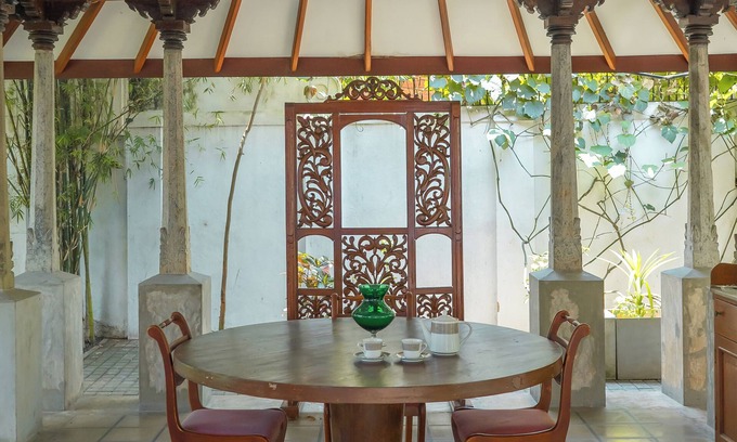 Kollupitiya Villa | nA unique 3-bedroom private retreat nestled in the heart of Colombo!