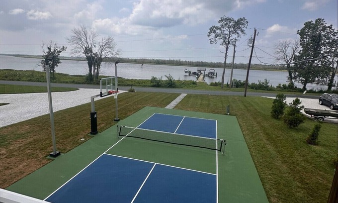 Mardela Springs House | Nanticoke river front Studio!