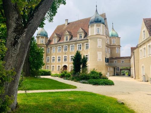 Gutenzell Apartment | Napoleonsuite auf Schloß Hürbel