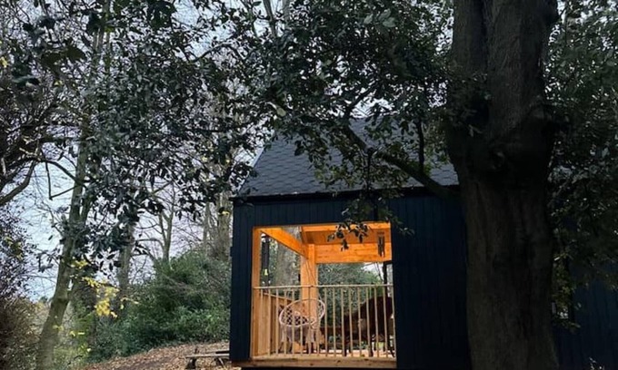 Hagwothingham Cabin | Narnia - a picture-perfect private woodland escape
