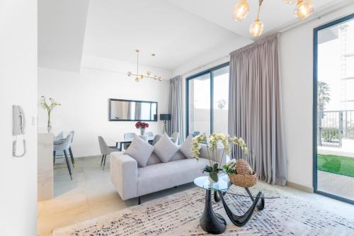 Mina Al Arab Villa | Nasma Luxury Stays - Luxurious Beachside Villa with Private Patio