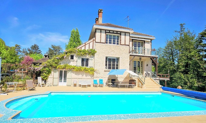Buno-Bonnevaux House | Natural mill and a change of scenery on the water's edge