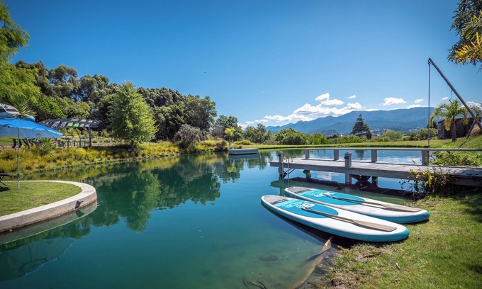 Mariri Apartment | Natural Lake and widespread views with family sized apartment/house