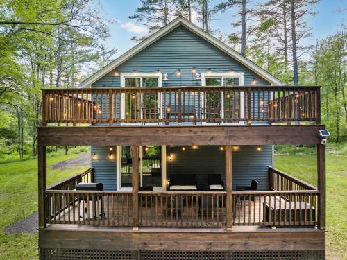 Sparrow Bush House | Nature Getaway - Creek, Firepit, Deck, Privacy - Delaware River