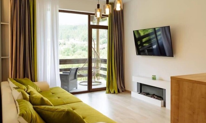 Busteni Apartment | Nature Loft by the river