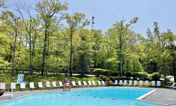 Jefferson Township Condo | π π² Nature & Lux Vibes β Hidden Valley Escape Just Steps from the PoolποΈ