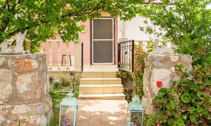 Cesme Villa | Nature View Vacation House w Garden in Cesme