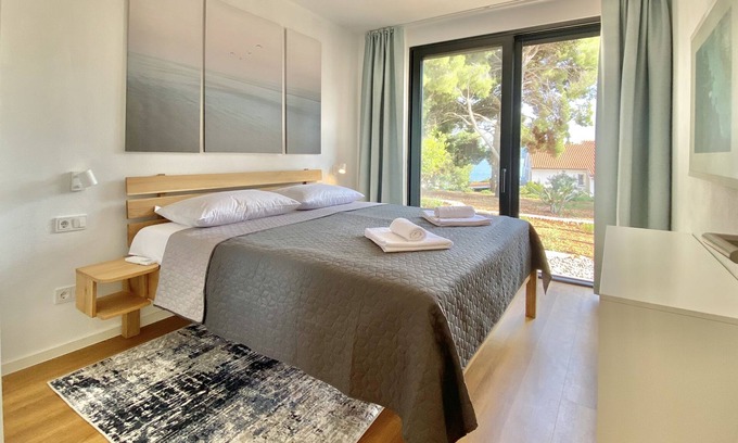 Zavala Apartment | Nautilus-Bay Suites - Two-room suite, sleeps 2-4 (Apt. 411) in Zavala on Hvar