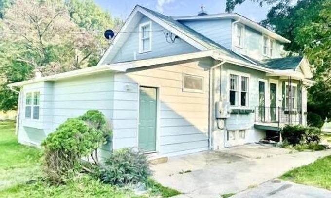 Hamilton House | Nauvoo Area Arts and Crafts Upstairs Apt. Sleeps 6