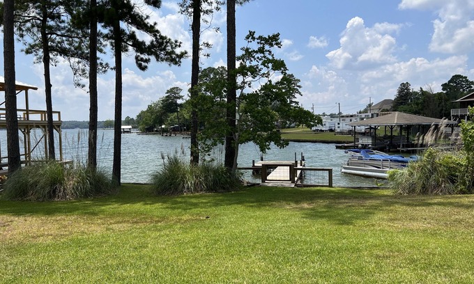 Dadeville Cabin | nCenterport GetAway, Family size cabin. Near restaurants, golf and AU football