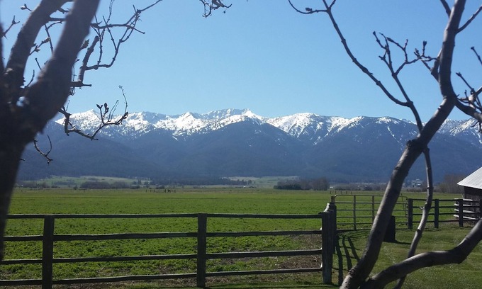 Baker City House | nCharming Vintage Farmhouse With Spectacular Views - sleeps up to 8